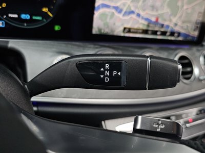 MERCEDES-BENZ E-CLASS - 9