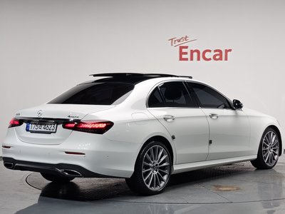 MERCEDES-BENZ E-CLASS - 4