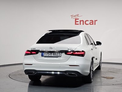 MERCEDES-BENZ E-CLASS - 3