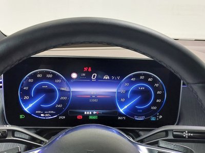 MERCEDES-BENZ EQE - 8