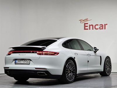 PORSCHE PANAMERA - 4