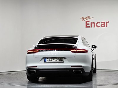 PORSCHE PANAMERA - 3