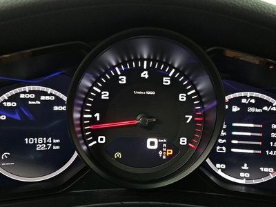 PORSCHE PANAMERA - 8