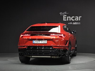 LAMBORGHINI URUS - 3