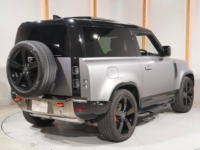 LAND ROVER DEFENDER - 10