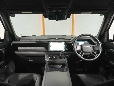 LAND ROVER DEFENDER - 2