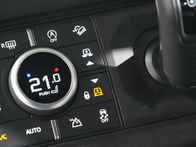 LAND ROVER DEFENDER - 4