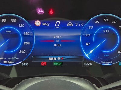 MERCEDES-BENZ EQS - 8