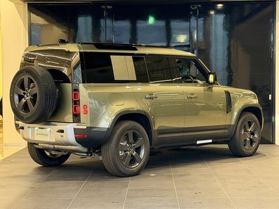 صورة 9 لـ 2025 LAND Rover DEFENDER
