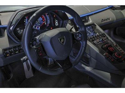 LAMBORGHINI AVENTADOR - 8