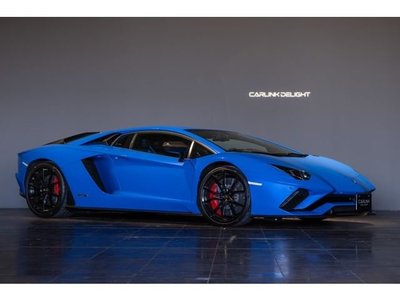 LAMBORGHINI AVENTADOR - 1