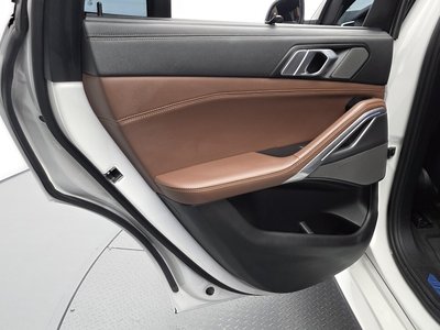 2022 BMW X6 — миниатюра 15