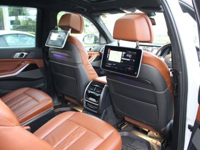 2020 BMW X7 缩略图 18