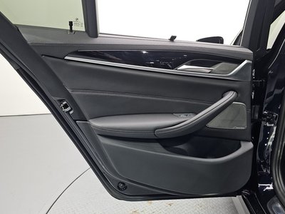 2023 BMW 5 SERIES — миниатюра 15
