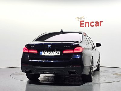 2023 BMW 5 SERIES — фото 4