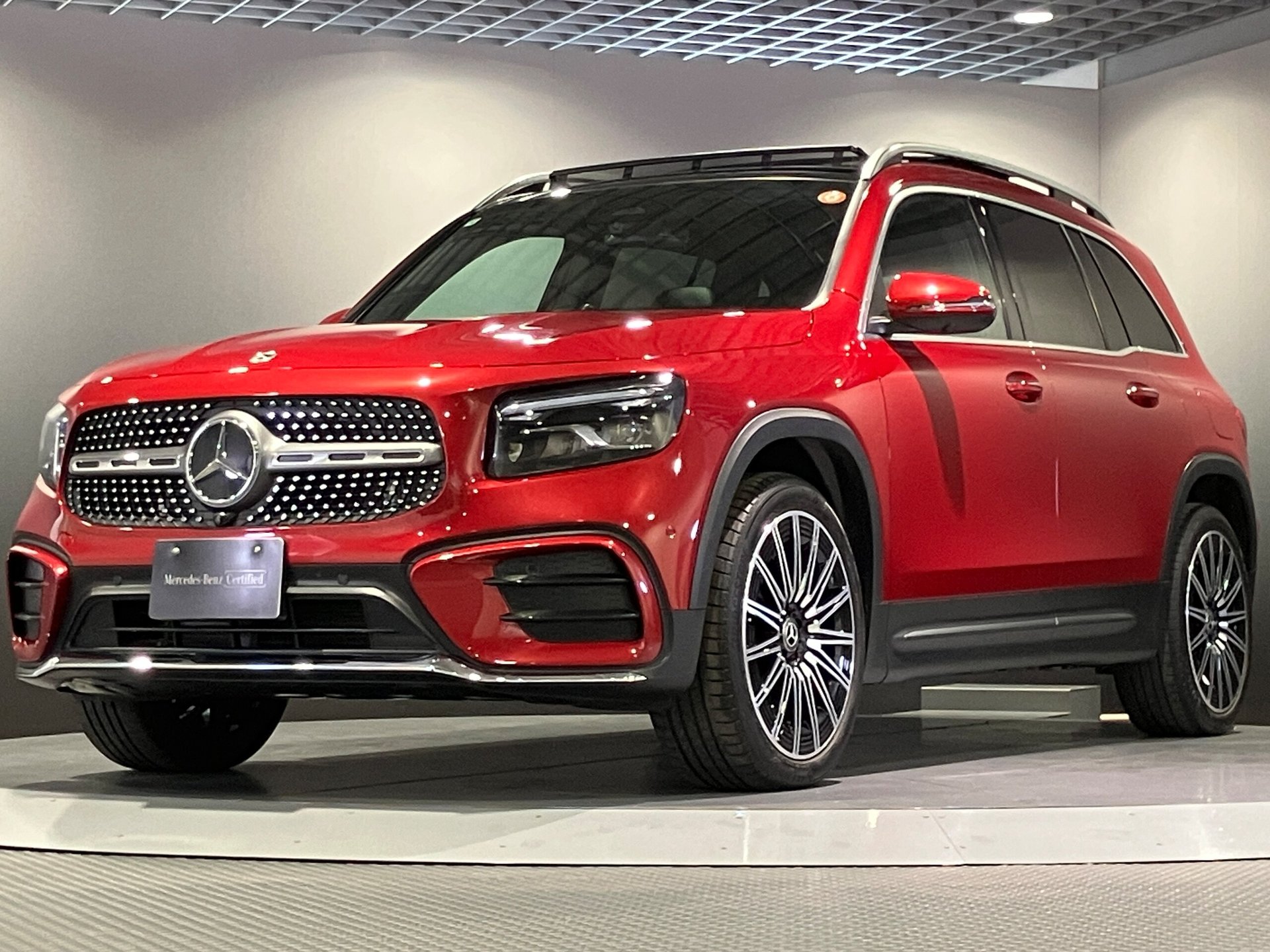 MERCEDES-BENZ GLB - View 1