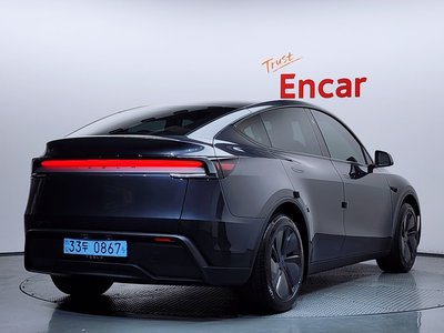 TESLA MODEL Y - 4