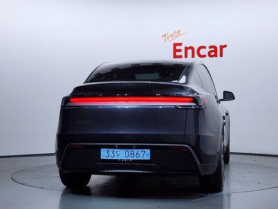 TESLA MODEL Y - 3
