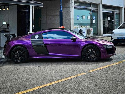 AUDI R8 - 8