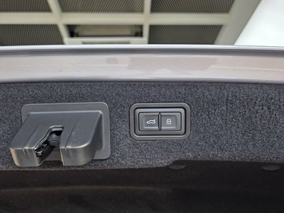 صورة مصغرة 32 لـ 2020 AUDI S8