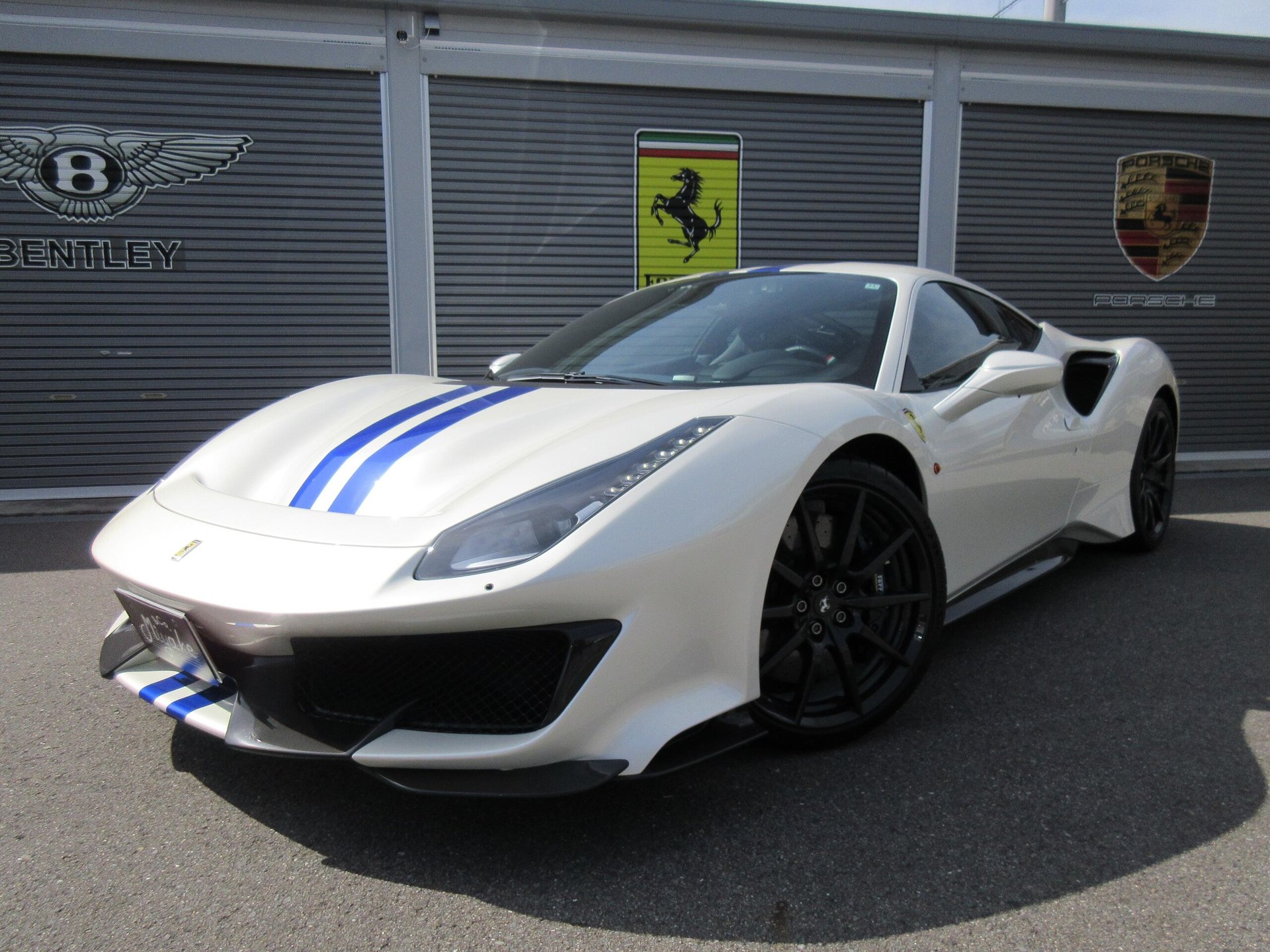 FERRARI 488 PISTA - View 1