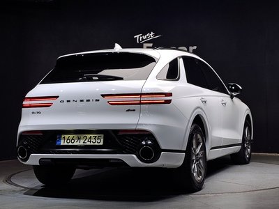 صورة 3 لـ 2021 Genesis GV70