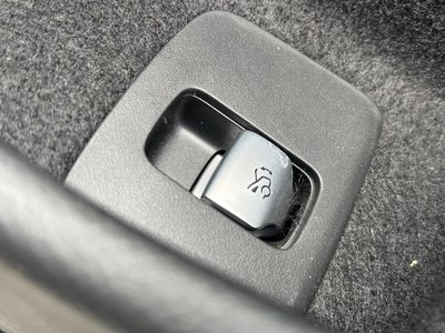 MERCEDES-BENZ E-CLASS - 9