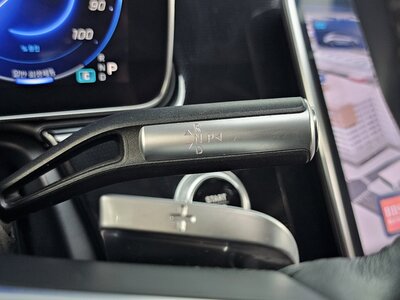 MERCEDES-BENZ EQS - 9