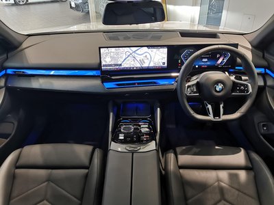 2025 BMW 5 SERIES — фото 2