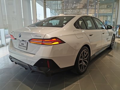 2025 BMW 5 SERIES thumbnail 11