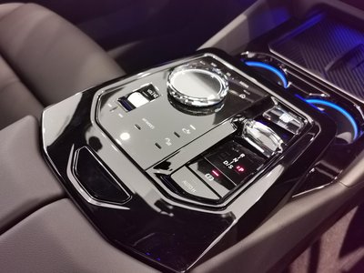 2025 BMW 5 SERIES thumbnail 36