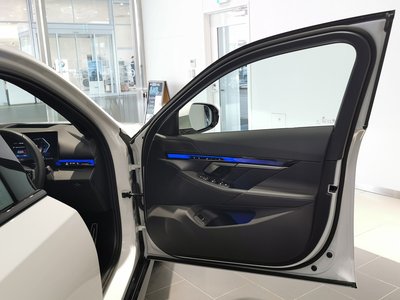 2025 BMW 5 SERIES thumbnail 22