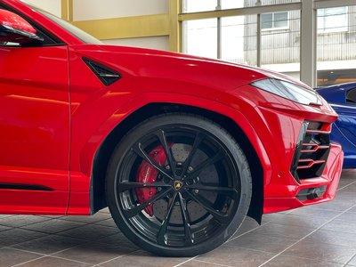 LAMBORGHINI URUS - 9