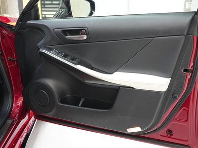 2022 Lexus IS — миниатюра 36