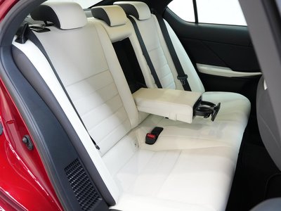 2022 Lexus IS — миниатюра 31
