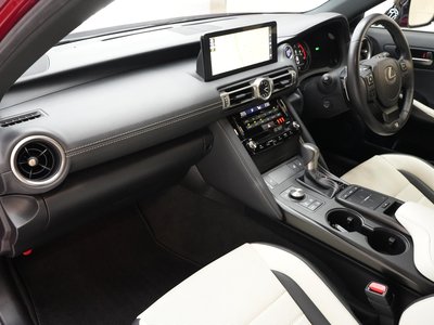 2022 Lexus IS — миниатюра 27