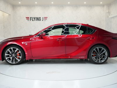 2022 Lexus IS — миниатюра 3