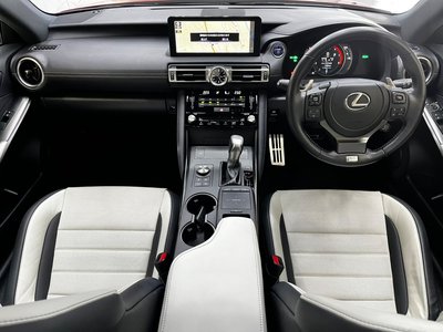 2022 Lexus IS — миниатюра 10