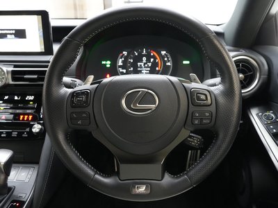 2022 Lexus IS — миниатюра 14