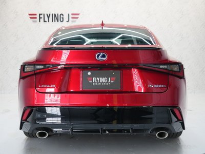 2022 Lexus IS — миниатюра 5