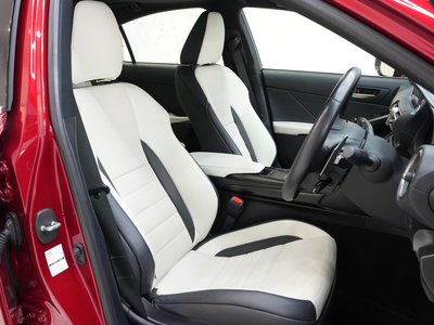 2022 Lexus IS — миниатюра 13