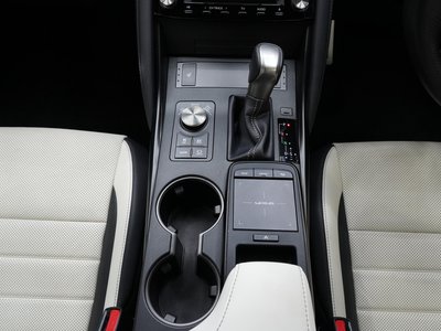 2022 Lexus IS — миниатюра 22