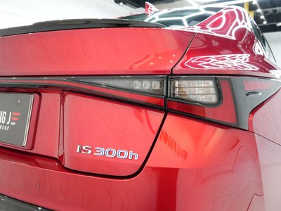 2022 Lexus IS — миниатюра 43
