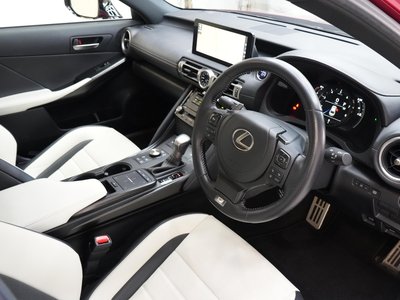 2022 Lexus IS — миниатюра 11