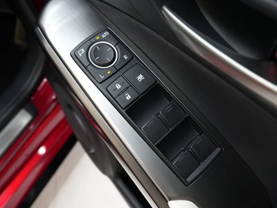 2022 Lexus IS — миниатюра 37