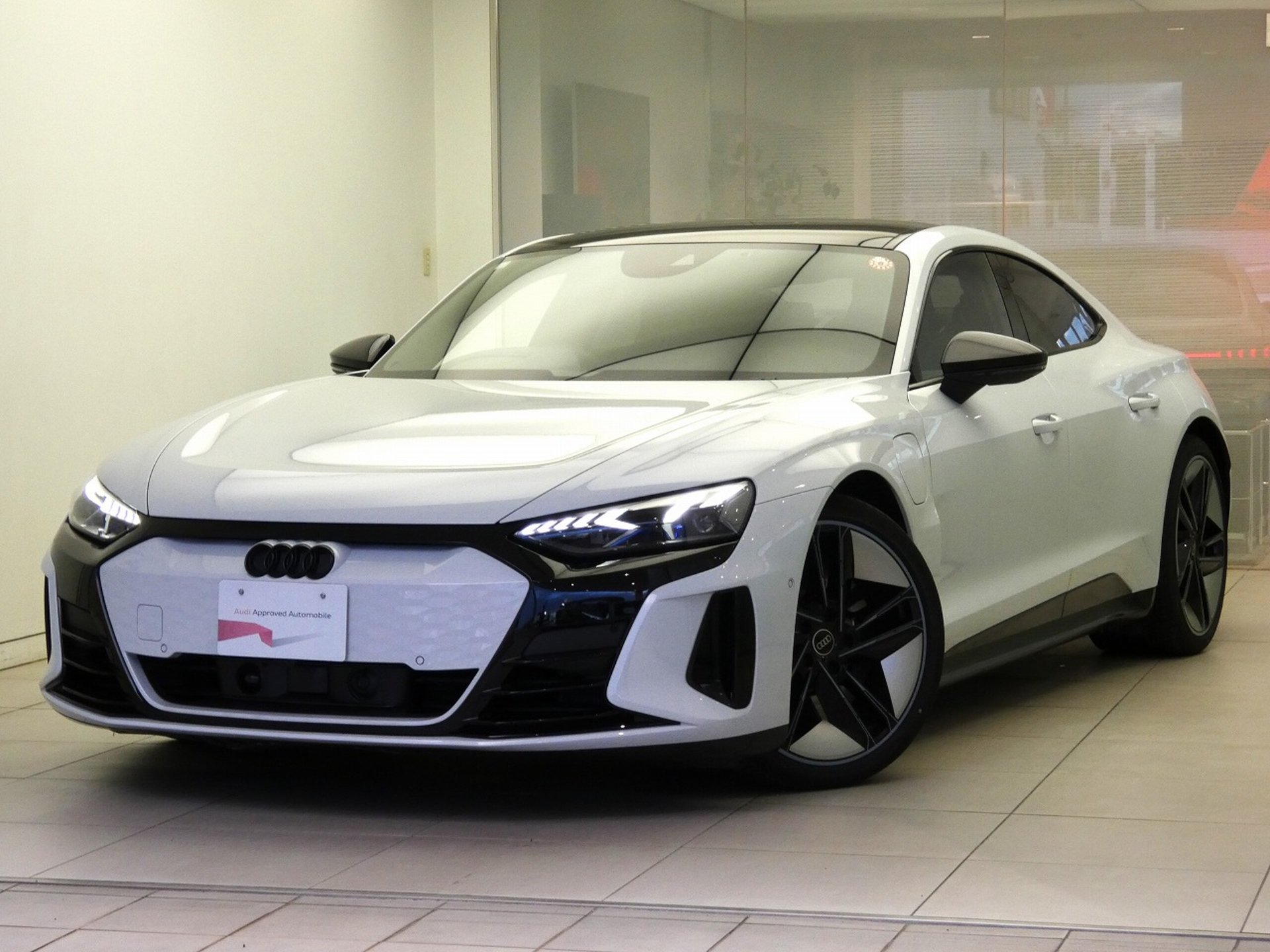 AUDI RS E-TRON GT - View 1