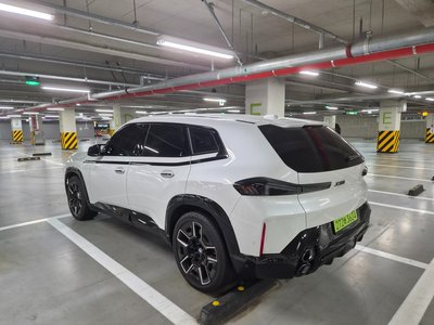 2025 BMW XM photo 3