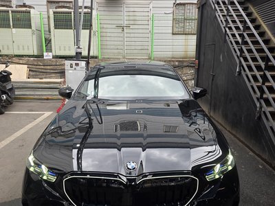 2025 BMW 5 SERIES — фото 2