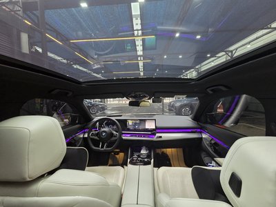 2025 BMW 5 SERIES — фото 9