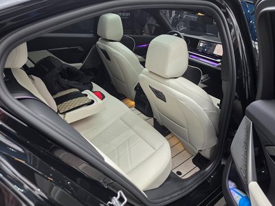 2025 BMW 5 SERIES thumbnail 12